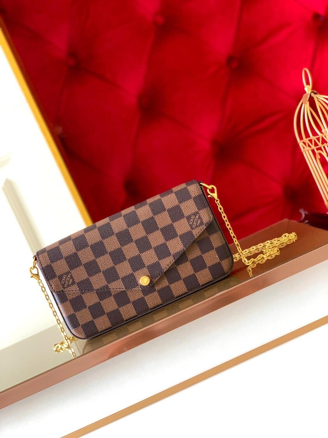 LV POCHETTE FÉLICIE