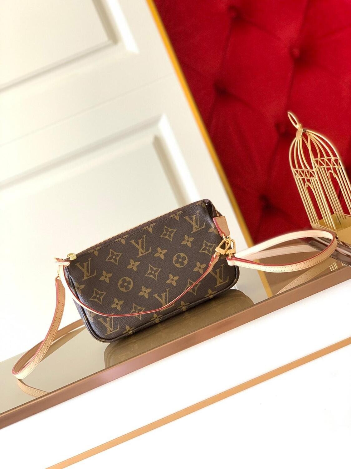 LV POCHETTE ACCESSOIRES NM