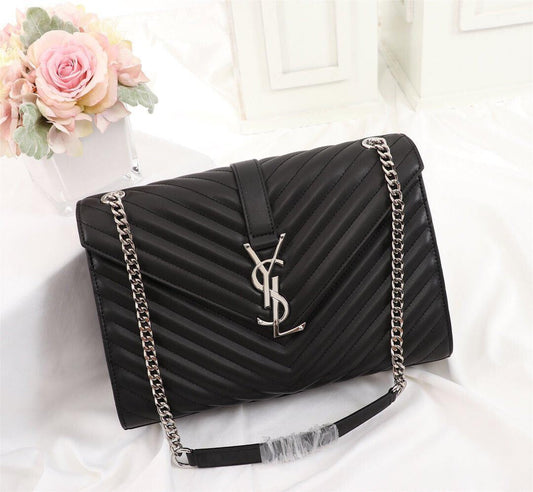 YSL BORSA ENVELOPE GRANDE IN PELLE GOFFRATA GRAIN DE POUDRE TRAPUNTATA